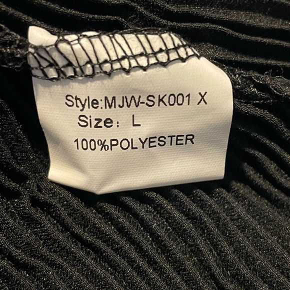 New (Boutique) Highlight - Off The Shoulder Pleated Blouse - Picture 7 of 7